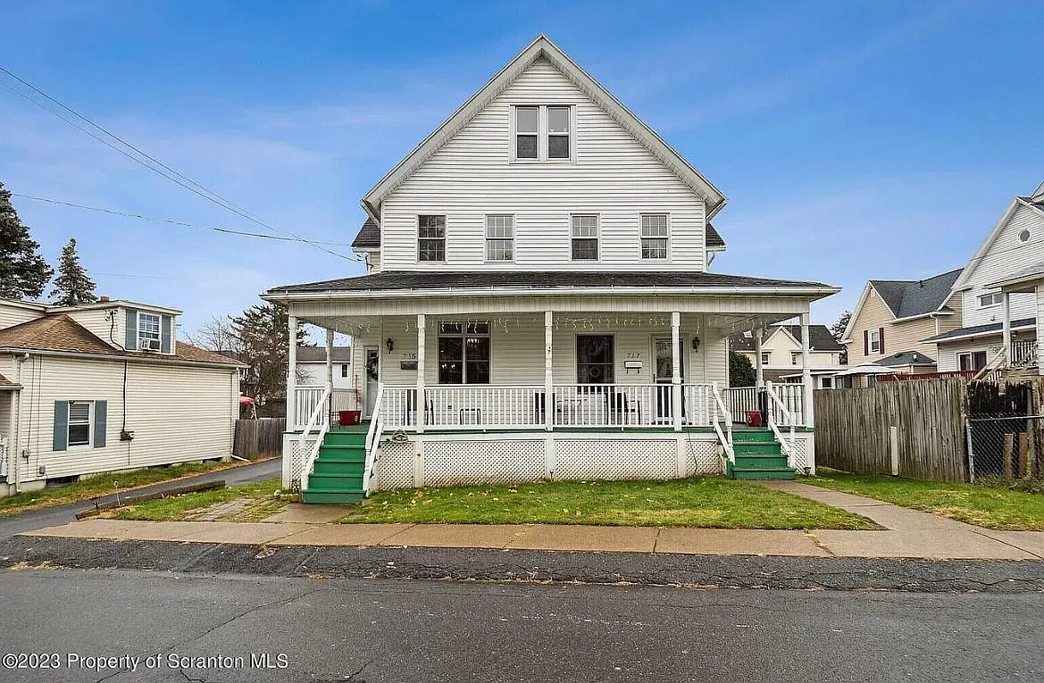 3 bed, 1.5 bath, 1500 sqft, $1,800 — Photo 1