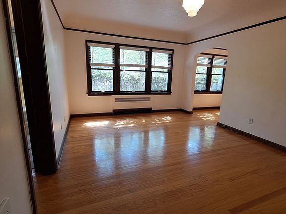 4th image of 911 SE 60th Ave APT 207