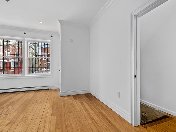 4th image of 546 Hinsdale St Floor 1