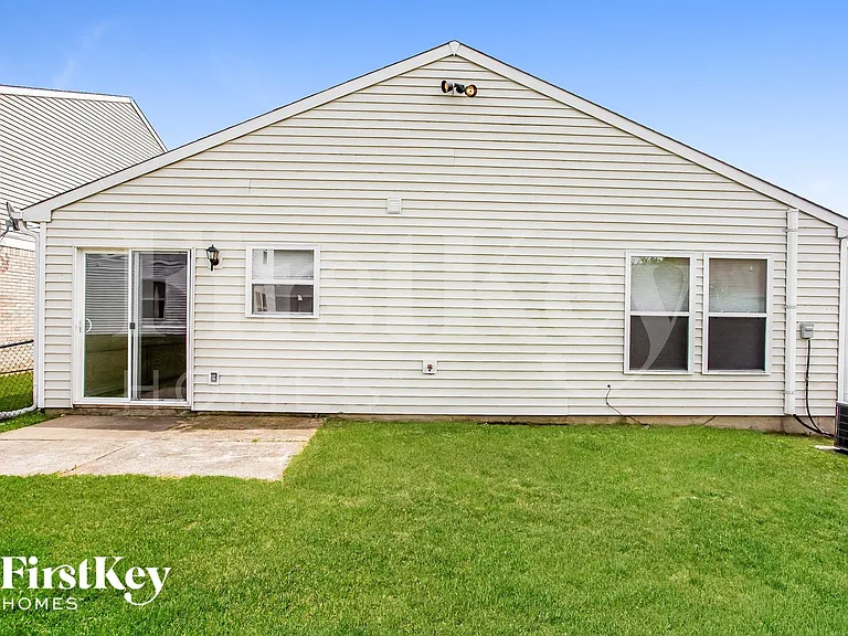 744 Adagio Dr — Photo 14