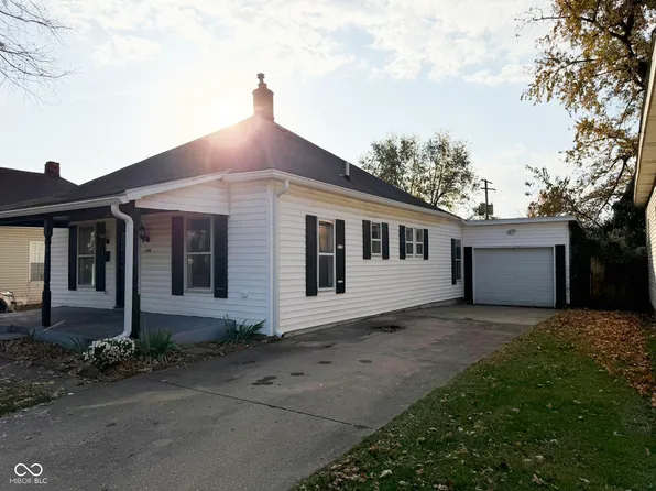 1146 Blackman St, Clinton, IN 47842