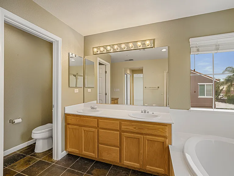 729 Copperfield Ct — Photo 39