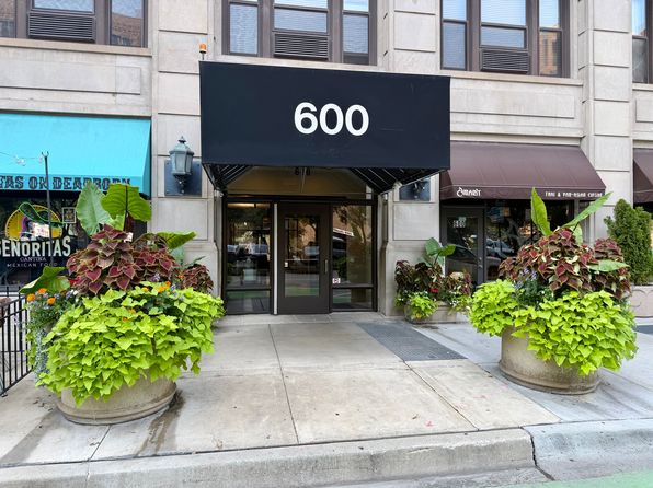 600 S Dearborn St APT 1701