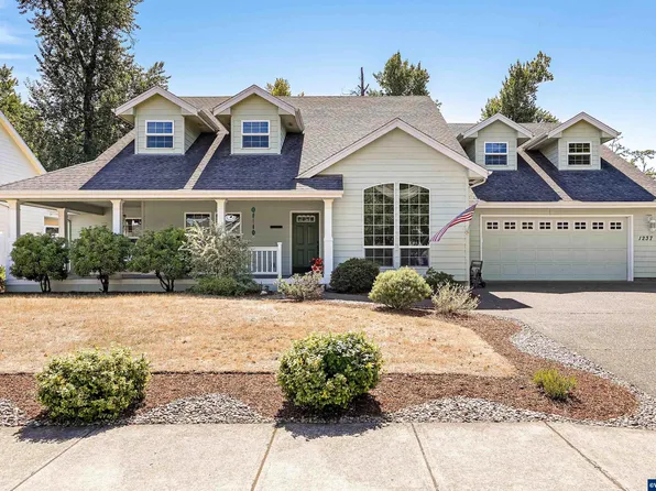 1237 SE Barberry Ave, Dallas, OR 97338