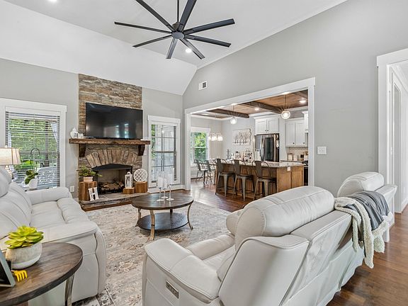 4th image of 1053 Creel Dr