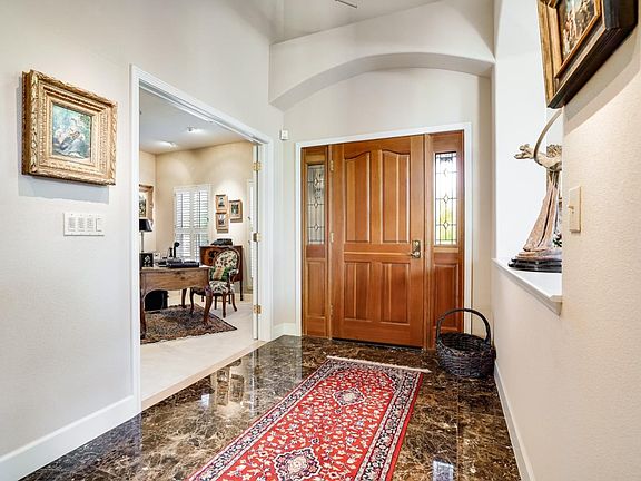 5th image of 81 Lakewood Cir
