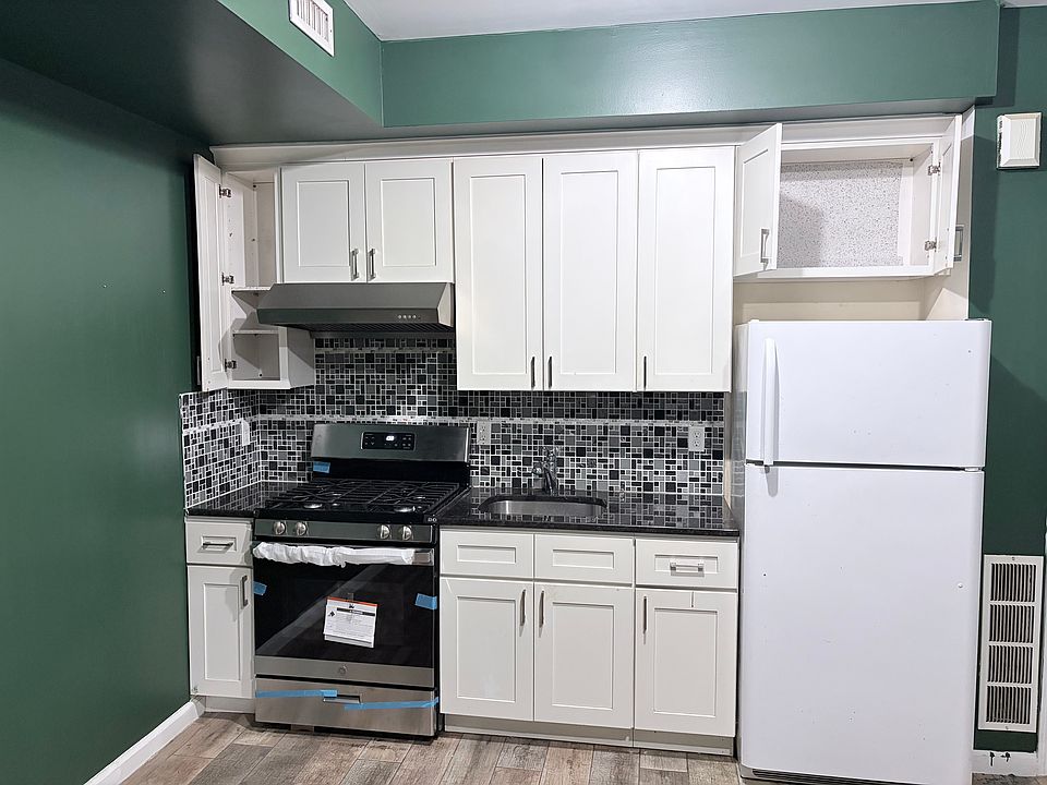 1st image of 371 Sharon Ave #1