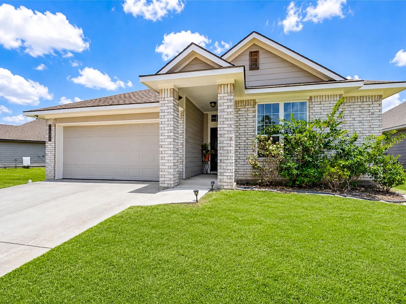 3 bed, 2.0 bath, 1546 sqft, $2,500 — Photo 2