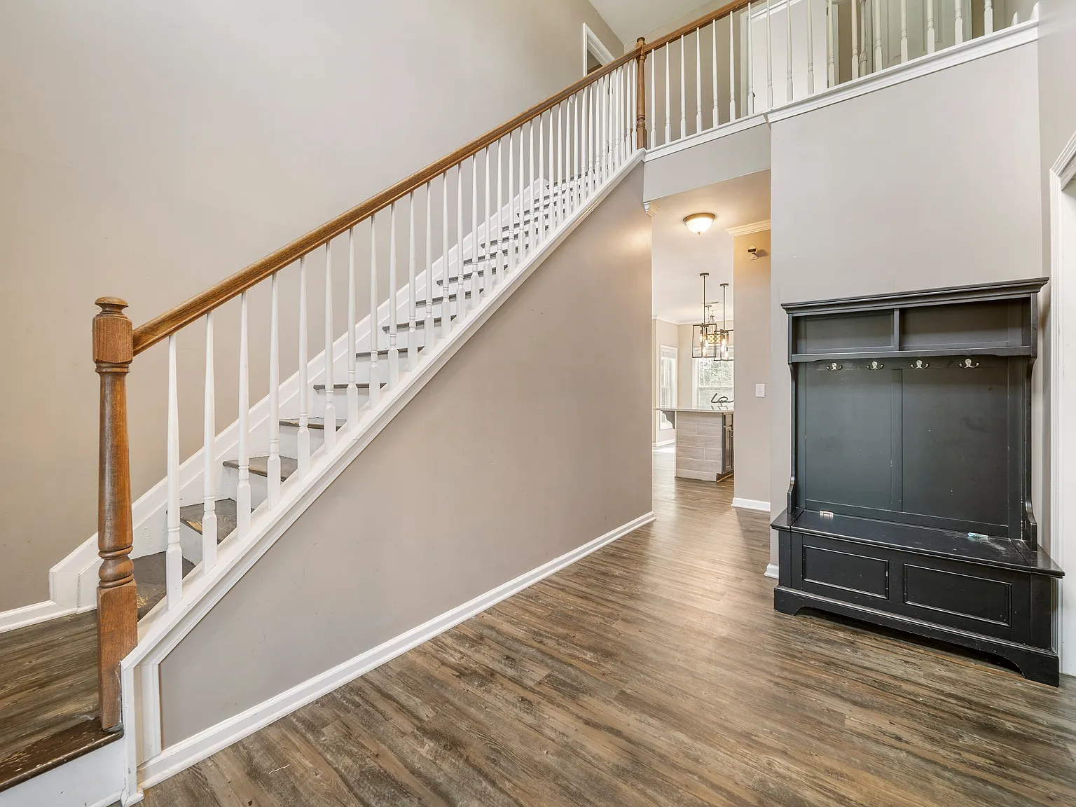 4 bed, 2.5 bath, 2612 sqft, $2,500 — Photo 2