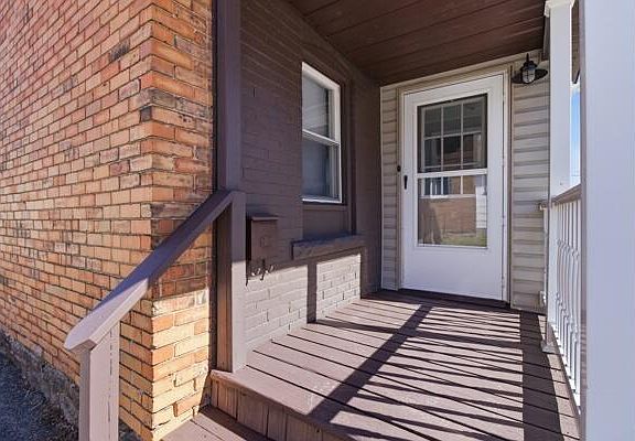 4th image of 504 Clinton Ave