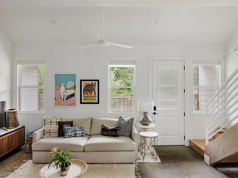 43 Lynn St — Photo 3