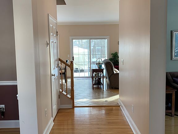 2nd image of 21 Tall Oaks Ln