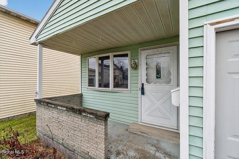 2nd image of 2507 Augustine Avenue