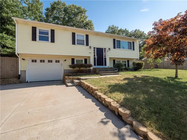 150 Acorn Ln, West Warwick, RI 02893