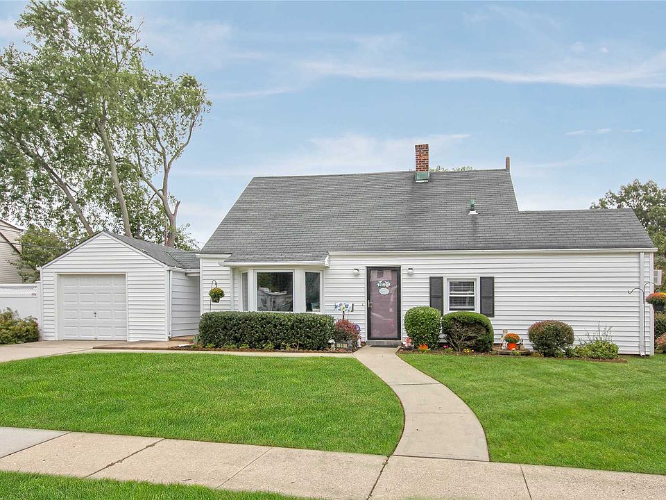 1st image of 15 Aster Ln
