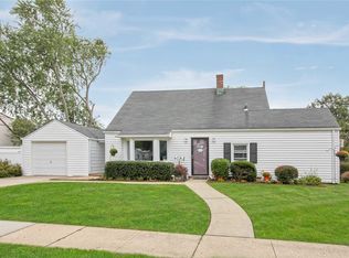 15 Aster Ln, Levittown, NY 11756
