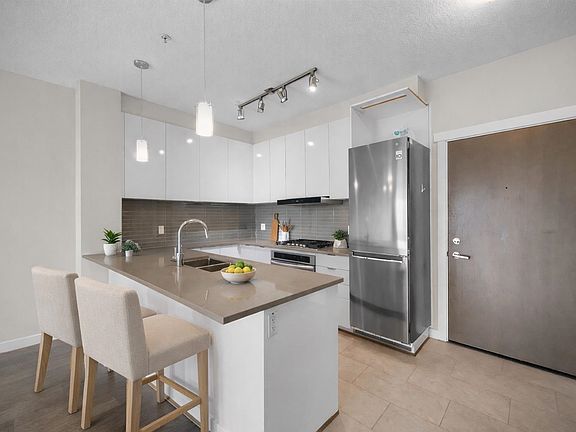 2nd image of 9399 Alexandra Rd #603