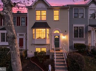 6914 Compton Ln, Centreville, VA 20121