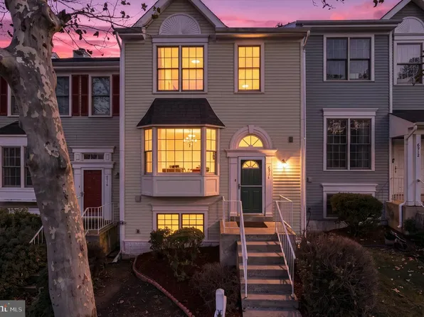 6914 Compton Ln, Centreville, VA 20121