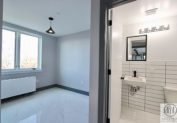 4th image of 1474 Eastern Pkwy #7D