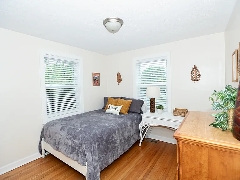 Broadview Dr — Photo 2