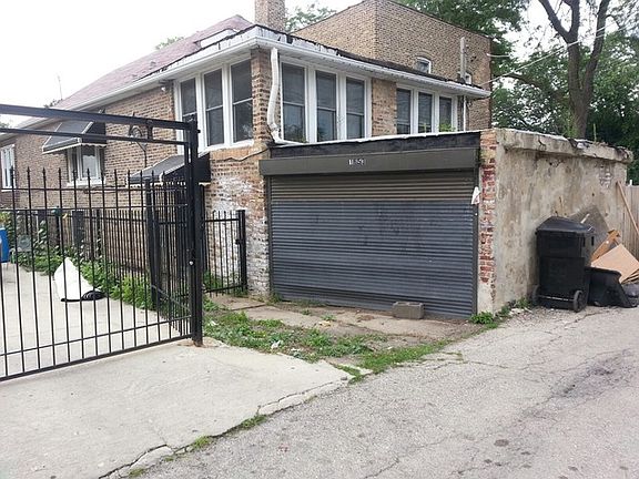 3rd image of 1653 N Lockwood Ave