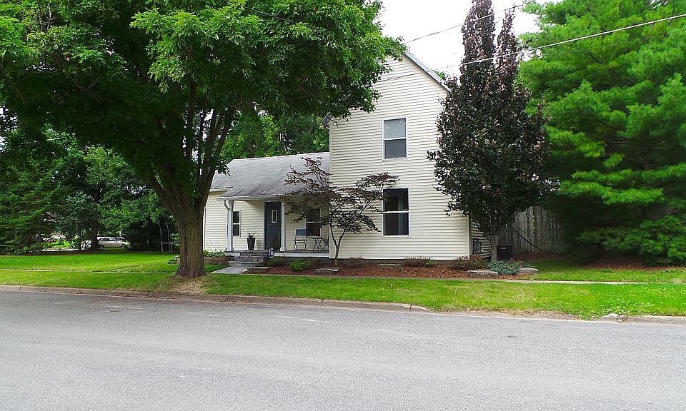 1st image of 124 S Church St SE