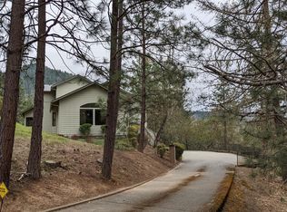 421 Mallory Heights Dr, Grants Pass, OR 97526