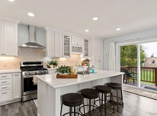 1319 Rochester Rd, Leonard, MI 48367