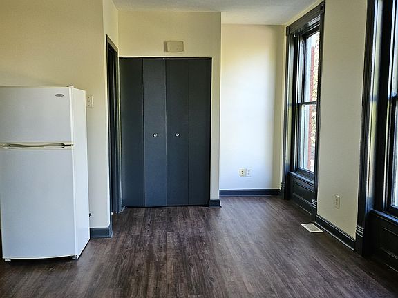 5th image of 1225 S 6th St APT 6