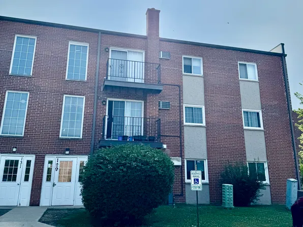 129 W Elk Trl, Carol Stream, IL