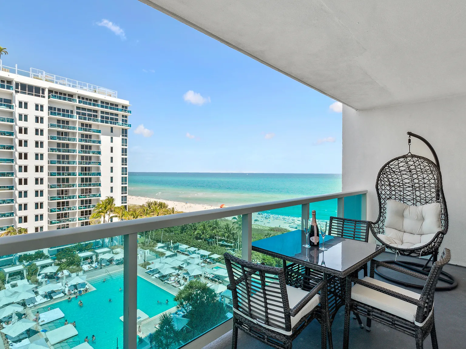 1 bed, 880 sqft, $8,999 — Photo 1