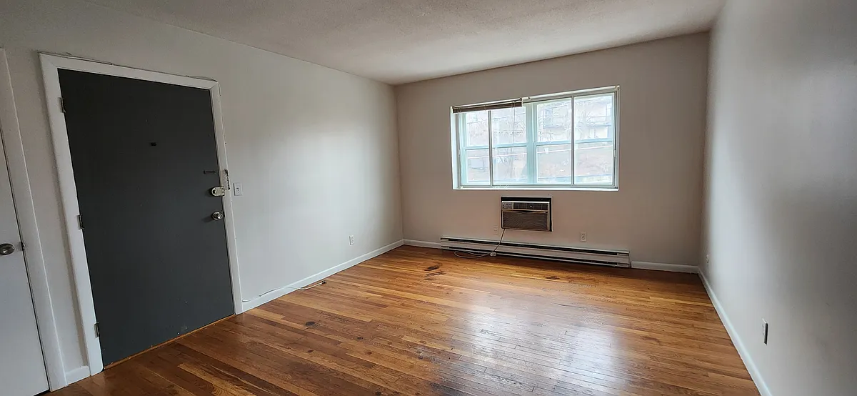 Building Photo - 5 Waldemar Ave #1