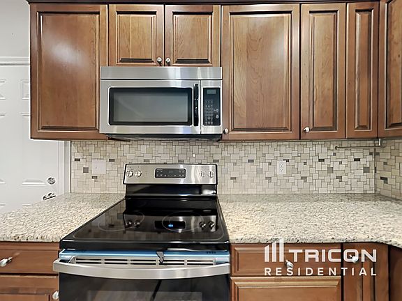 5th image of 2481 Acadia Ct