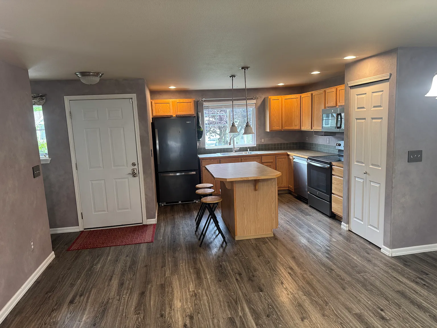 3 bed, 2.5 bath, 1822 sqft, $3,000 — Photo 4