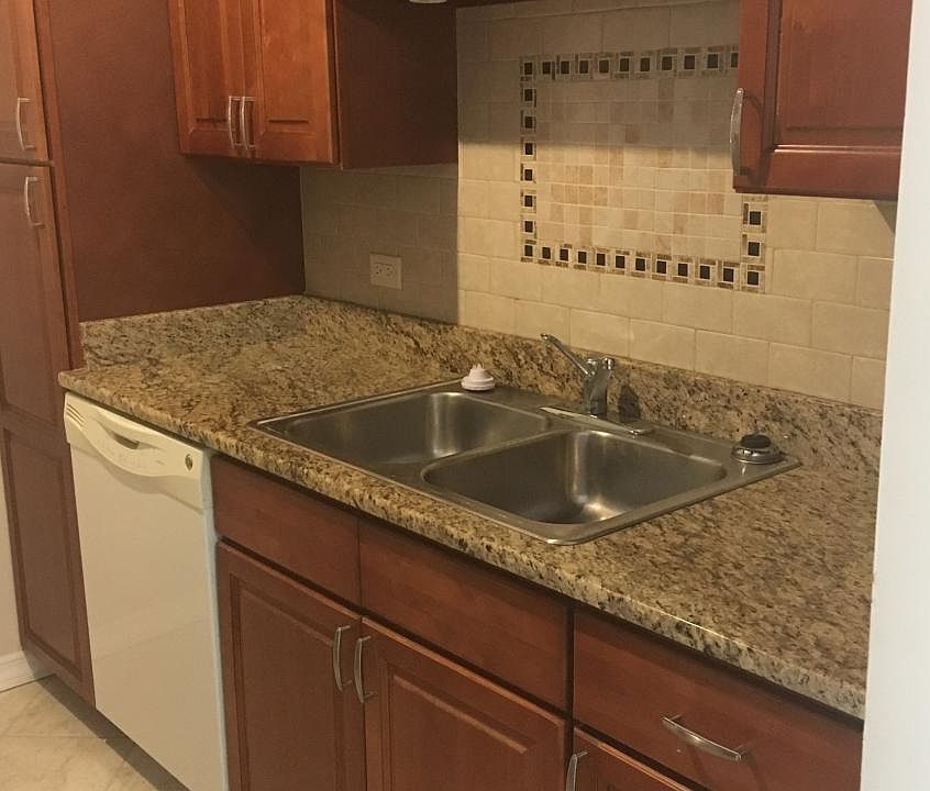 Dishwasher, disposal, microwave hood