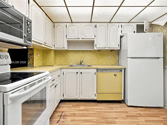 3rd image of 100 Ashbury Rd APT 204