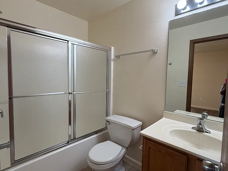 1418 Greensboro Dr — Photo 13