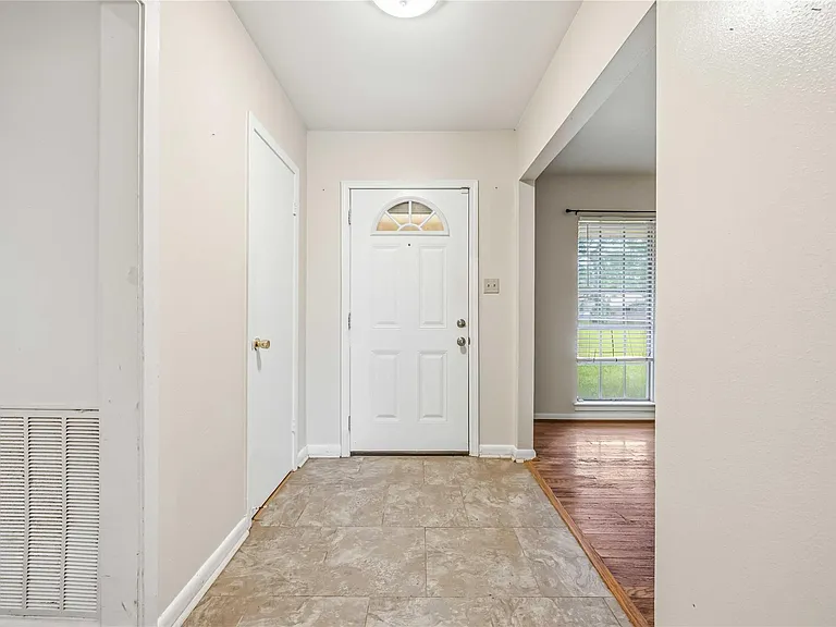 435 Rolling Wood Rd — Photo 5