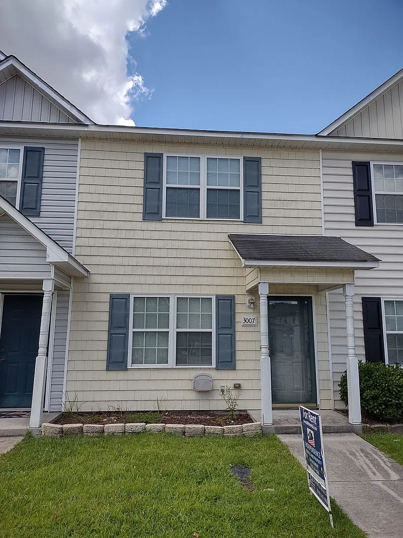 Townhome!! — Photo 1