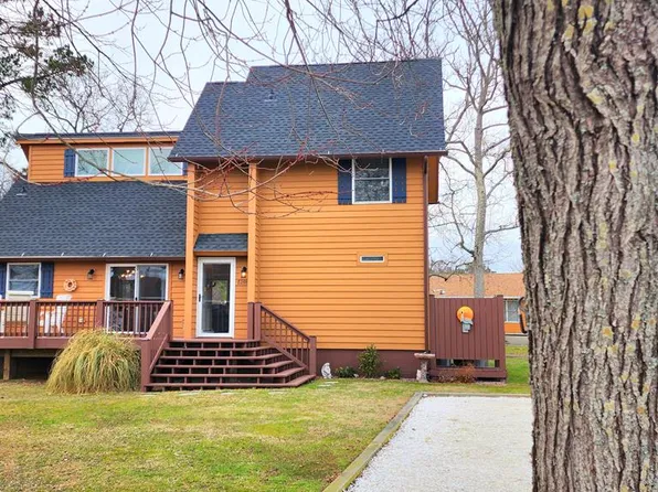 7298 Turlington Ln, Chincoteague Island, VA 23336