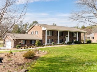 774 Crooked Creek Rd, Hendersonville, NC 28739