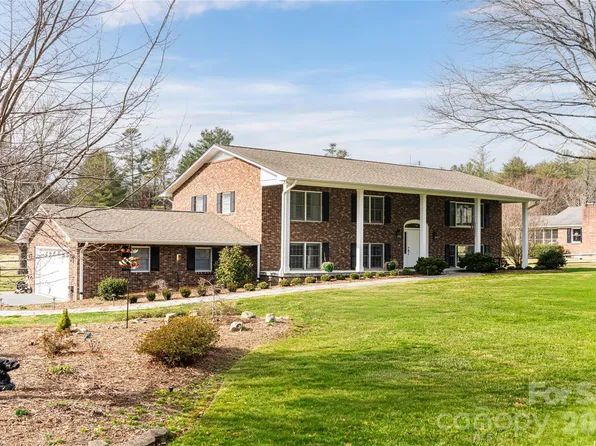 774 Crooked Creek Rd, Hendersonville, NC 28739
