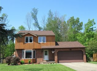 2214 Harbor Run Ln, Lake View, NY 14085