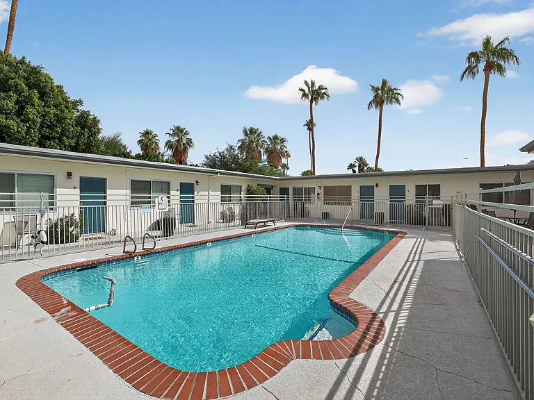 588 E. Mel Avenue - Hermosa Palms — Photo 32