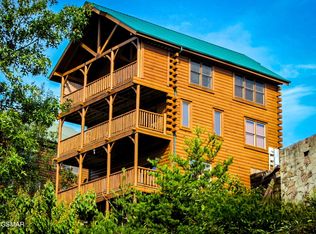 2828 White Oak Ridge Ln, Sevierville, TN 37862
