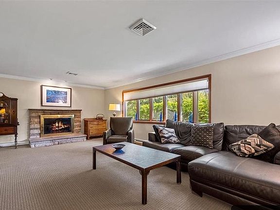 3rd image of 18 Manor Way