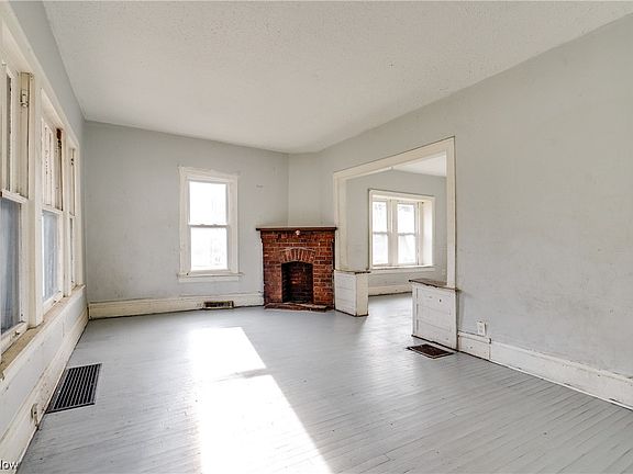 4th image of 228 Oakdale Ave