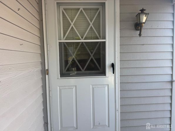 16 Dawn Ct