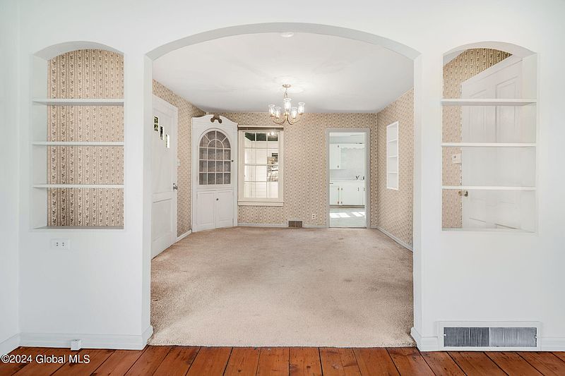 5th image of 377 Corinth Road